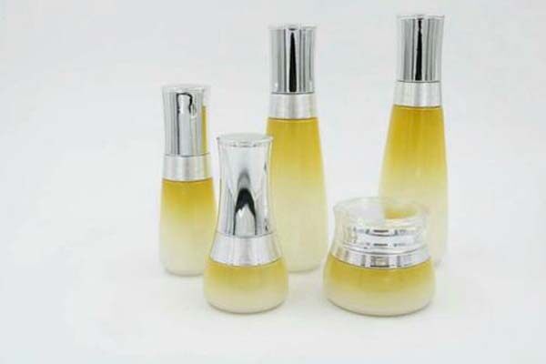 玻璃瓶廠家提升精油瓶品質的方法（fǎ）