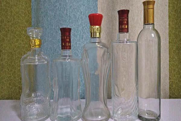 酒瓶廠家詳解玻璃瓶出現裂紋的原因